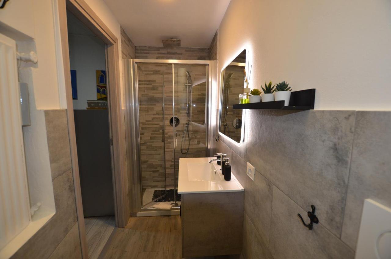 Art Design Apartment - City Center Milaan Buitenkant foto